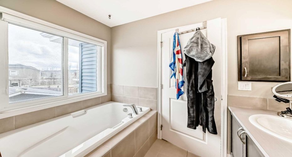 179 River Heights Crescent, Cochrane, Alberta T4C 0S2, 4 Bedrooms Bedrooms, ,4 BathroomsBathrooms,Residential,For Sale,River Heights,A2301289