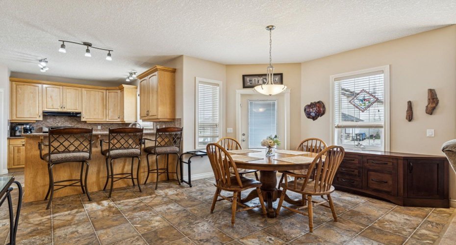 937 Cimarron Park Close, Okotoks, Alberta T1S2E6, 4 Bedrooms Bedrooms, ,3 BathroomsBathrooms,Residential,For Sale,Cimarron Park,A2301302