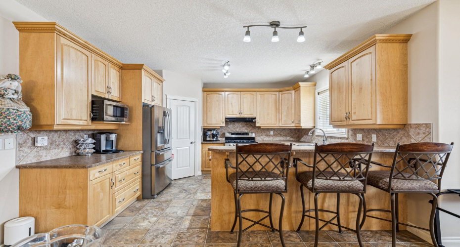 937 Cimarron Park Close, Okotoks, Alberta T1S2E6, 4 Bedrooms Bedrooms, ,3 BathroomsBathrooms,Residential,For Sale,Cimarron Park,A2301302