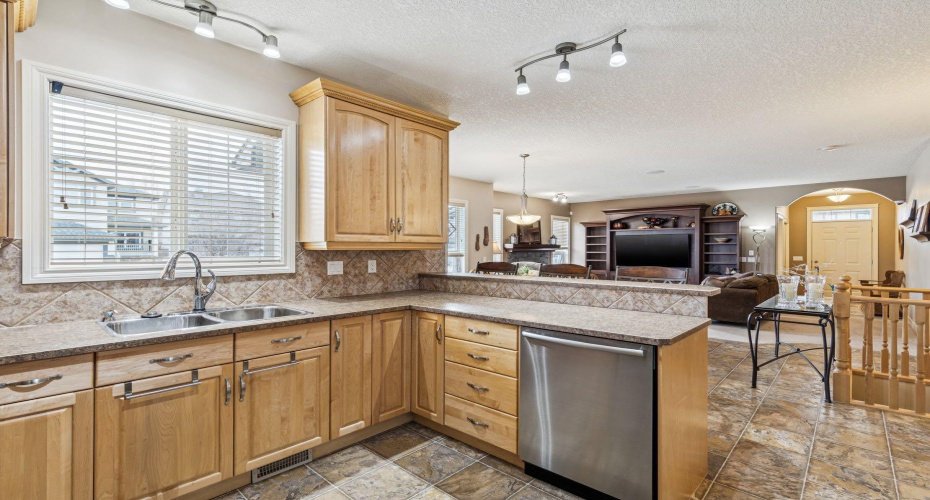 937 Cimarron Park Close, Okotoks, Alberta T1S2E6, 4 Bedrooms Bedrooms, ,3 BathroomsBathrooms,Residential,For Sale,Cimarron Park,A2301302