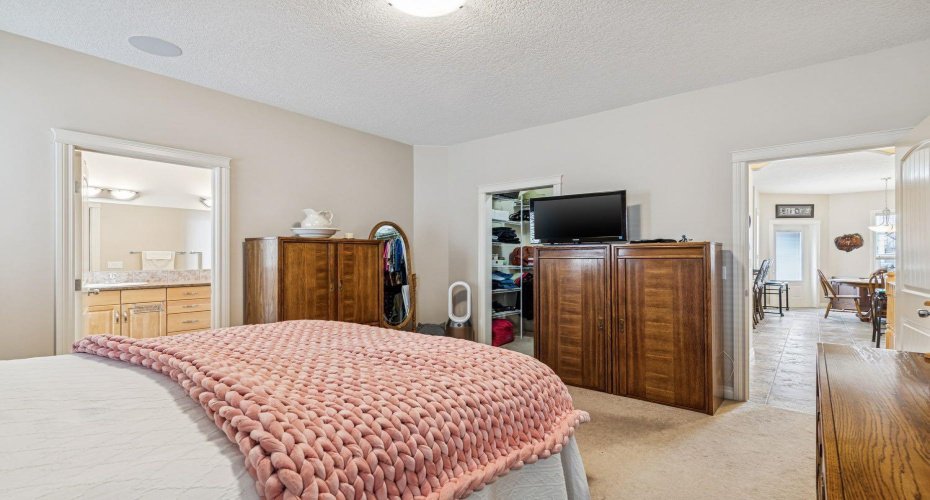 937 Cimarron Park Close, Okotoks, Alberta T1S2E6, 4 Bedrooms Bedrooms, ,3 BathroomsBathrooms,Residential,For Sale,Cimarron Park,A2301302