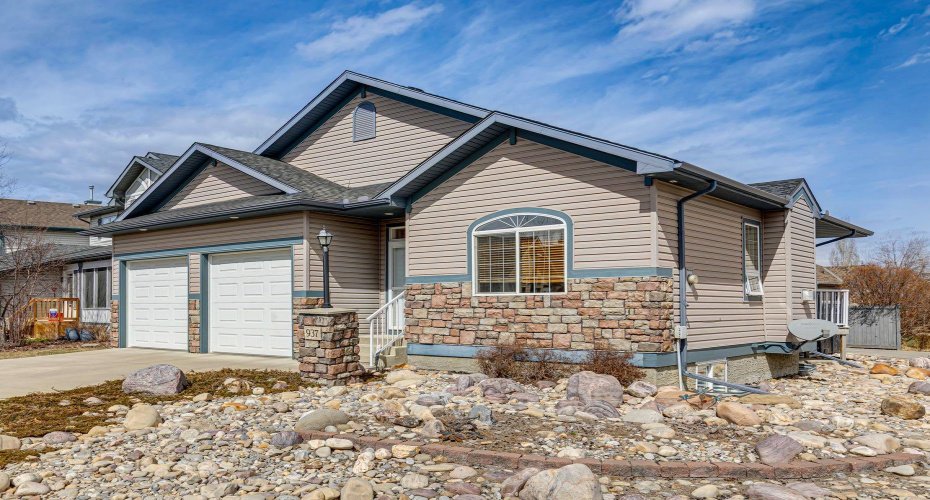 937 Cimarron Park Close, Okotoks, Alberta T1S2E6, 4 Bedrooms Bedrooms, ,3 BathroomsBathrooms,Residential,For Sale,Cimarron Park,A2301302