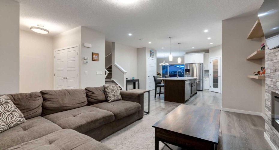 123 DRAKE LANDING Loop, Okotoks, Alberta T1S 0H4, 4 Bedrooms Bedrooms, ,4 BathroomsBathrooms,Residential,For Sale,DRAKE LANDING,A2301815