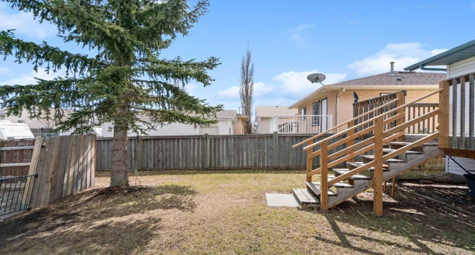 8 West Aarsby Road, Cochrane, Alberta T4C1M4, 3 Bedrooms Bedrooms, ,2 BathroomsBathrooms,Residential,For Sale,West Aarsby,A2301923