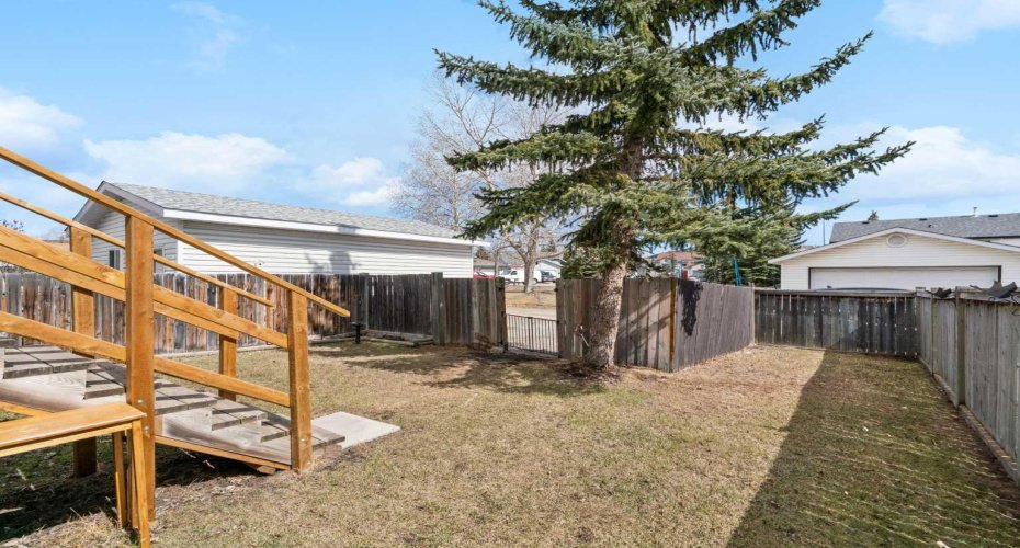 8 West Aarsby Road, Cochrane, Alberta T4C1M4, 3 Bedrooms Bedrooms, ,2 BathroomsBathrooms,Residential,For Sale,West Aarsby,A2301923