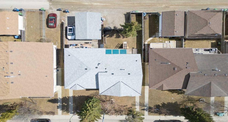 8 West Aarsby Road, Cochrane, Alberta T4C1M4, 3 Bedrooms Bedrooms, ,2 BathroomsBathrooms,Residential,For Sale,West Aarsby,A2301923