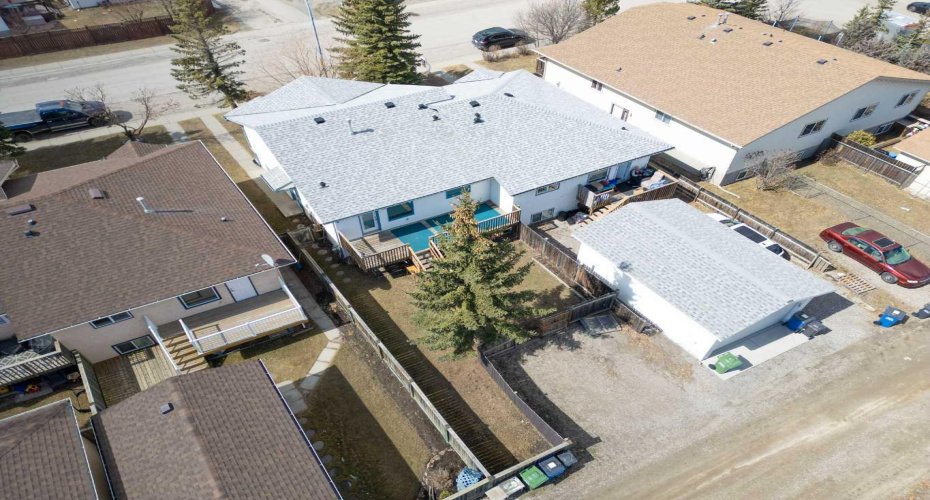 8 West Aarsby Road, Cochrane, Alberta T4C1M4, 3 Bedrooms Bedrooms, ,2 BathroomsBathrooms,Residential,For Sale,West Aarsby,A2301923