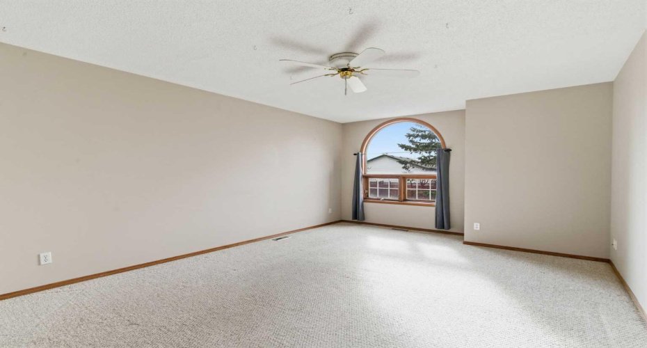 8 West Aarsby Road, Cochrane, Alberta T4C1M4, 3 Bedrooms Bedrooms, ,2 BathroomsBathrooms,Residential,For Sale,West Aarsby,A2301923