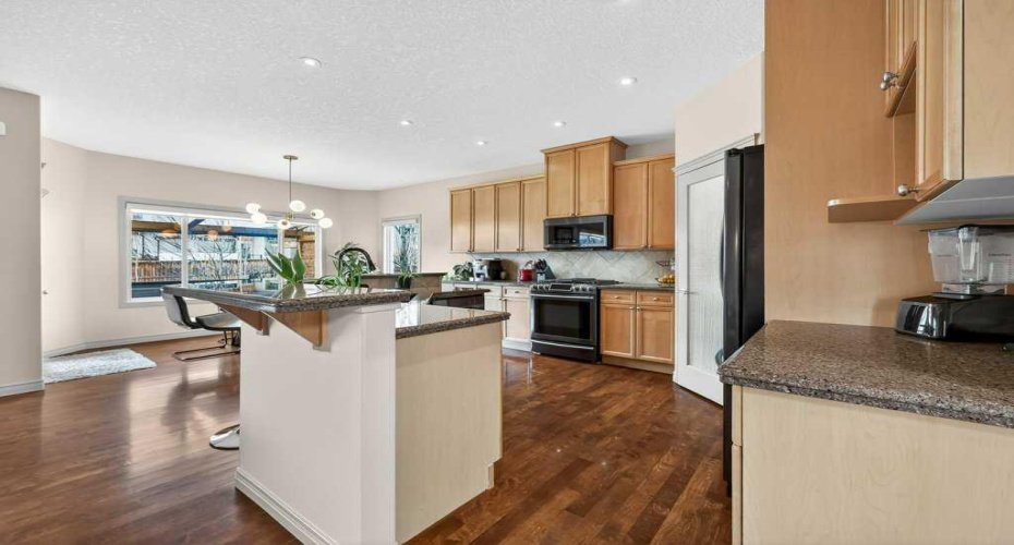 203 Crystal Green Point, Okotoks, Alberta T1S 2K7, 3 Bedrooms Bedrooms, ,3 BathroomsBathrooms,Residential,For Sale,Crystal Green,A2302216