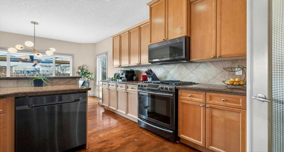 203 Crystal Green Point, Okotoks, Alberta T1S 2K7, 3 Bedrooms Bedrooms, ,3 BathroomsBathrooms,Residential,For Sale,Crystal Green,A2302216