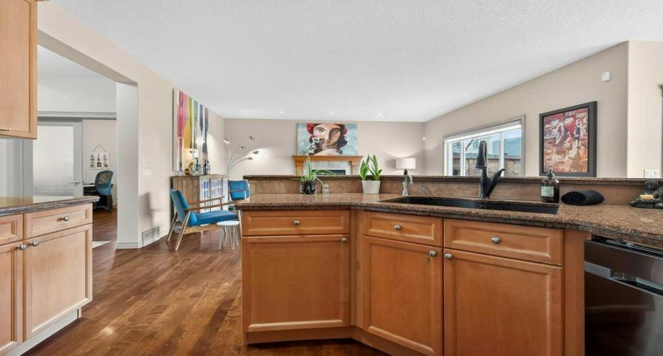 203 Crystal Green Point, Okotoks, Alberta T1S 2K7, 3 Bedrooms Bedrooms, ,3 BathroomsBathrooms,Residential,For Sale,Crystal Green,A2302216