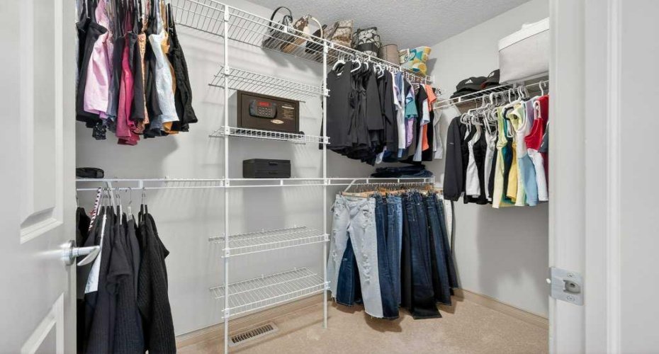 203 Crystal Green Point, Okotoks, Alberta T1S 2K7, 3 Bedrooms Bedrooms, ,3 BathroomsBathrooms,Residential,For Sale,Crystal Green,A2302216