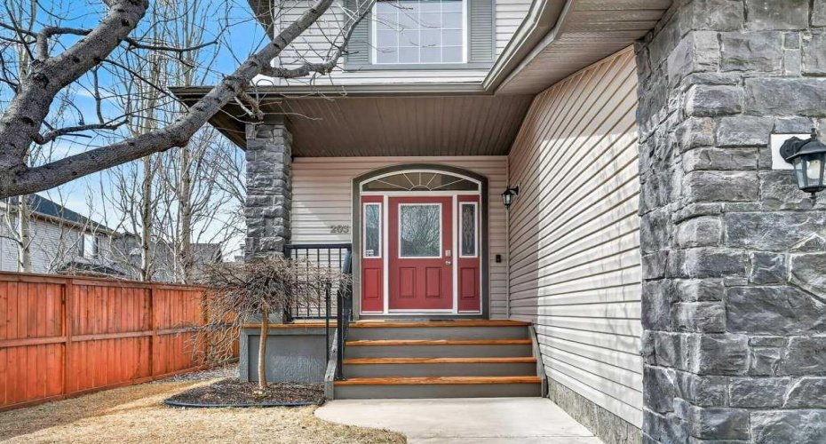 203 Crystal Green Point, Okotoks, Alberta T1S 2K7, 3 Bedrooms Bedrooms, ,3 BathroomsBathrooms,Residential,For Sale,Crystal Green,A2302216