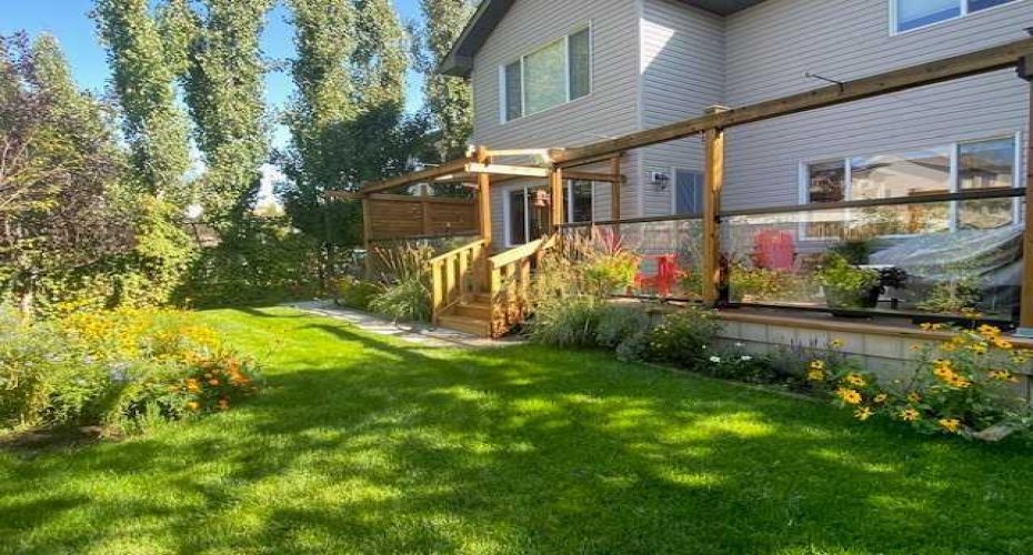 203 Crystal Green Point, Okotoks, Alberta T1S 2K7, 3 Bedrooms Bedrooms, ,3 BathroomsBathrooms,Residential,For Sale,Crystal Green,A2302216