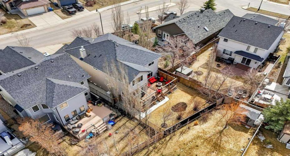 203 Crystal Green Point, Okotoks, Alberta T1S 2K7, 3 Bedrooms Bedrooms, ,3 BathroomsBathrooms,Residential,For Sale,Crystal Green,A2302216