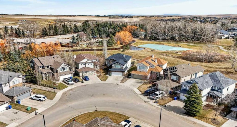 203 Crystal Green Point, Okotoks, Alberta T1S 2K7, 3 Bedrooms Bedrooms, ,3 BathroomsBathrooms,Residential,For Sale,Crystal Green,A2302216