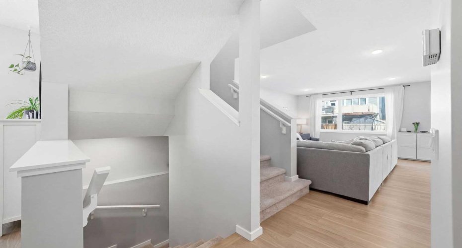 320 Sundown View, Cochrane, Alberta T4C 2R2, 3 Bedrooms Bedrooms, ,3 BathroomsBathrooms,Residential,For Sale,Sundown,A2302872