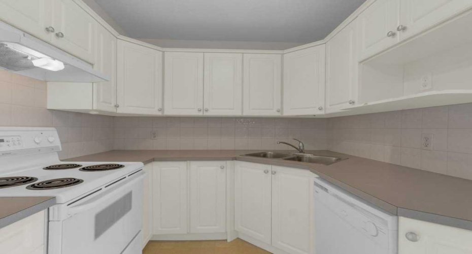 170 N Railway Street, Okotoks, Alberta T1S 1Z8, 1 Bedroom Bedrooms, ,1 BathroomBathrooms,Residential,For Sale,N Railway,A2301626