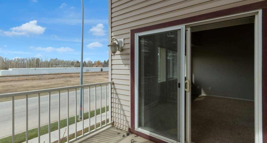 170 N Railway Street, Okotoks, Alberta T1S 1Z8, 1 Bedroom Bedrooms, ,1 BathroomBathrooms,Residential,For Sale,N Railway,A2301626