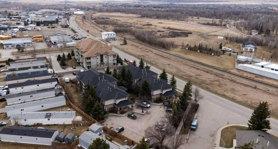 170 N Railway Street, Okotoks, Alberta T1S 1Z8, 1 Bedroom Bedrooms, ,1 BathroomBathrooms,Residential,For Sale,N Railway,A2301626