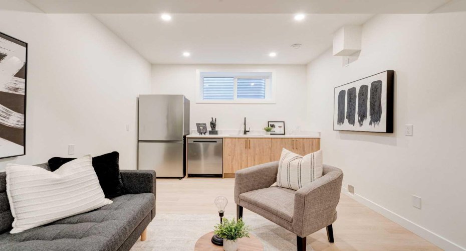 39B Moncton Road, Calgary, Alberta T2E 5P9, 6 Bedrooms Bedrooms, ,5 BathroomsBathrooms,Residential,For Sale,Moncton,A2303171