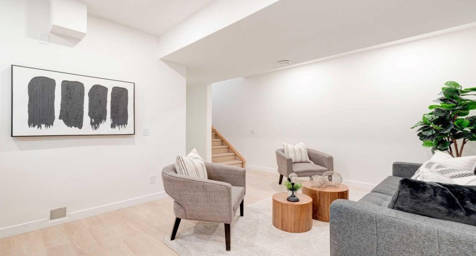 39B Moncton Road, Calgary, Alberta T2E 5P9, 6 Bedrooms Bedrooms, ,5 BathroomsBathrooms,Residential,For Sale,Moncton,A2303171