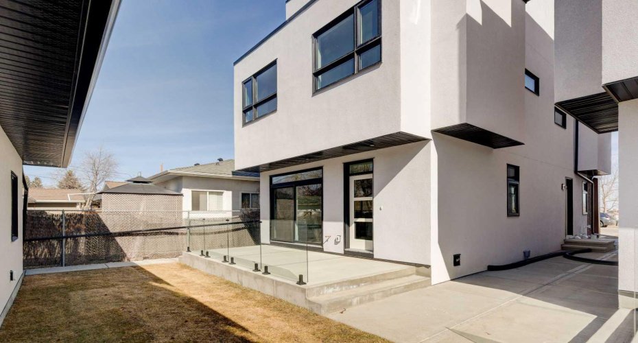 Large Back Deck with Glass Railings