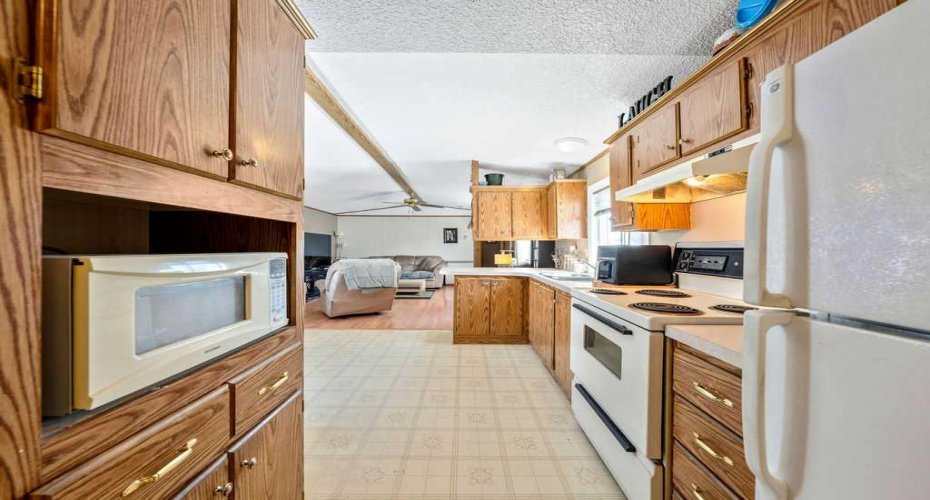 131 Heritage Drive, Okotoks, Alberta T1S 1M4, 3 Bedrooms Bedrooms, ,2 BathroomsBathrooms,Mobile,For Sale,Heritage,A2303205