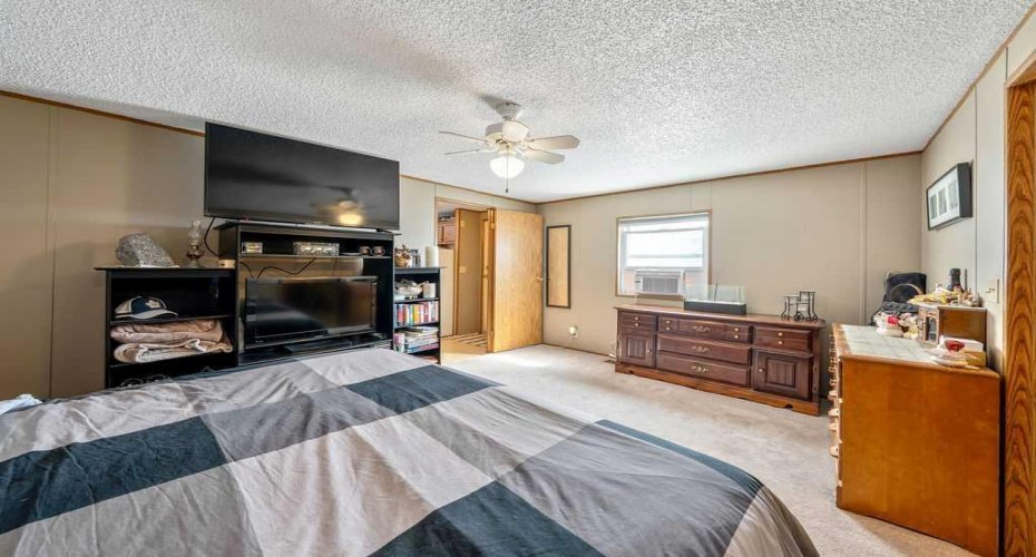 131 Heritage Drive, Okotoks, Alberta T1S 1M4, 3 Bedrooms Bedrooms, ,2 BathroomsBathrooms,Mobile,For Sale,Heritage,A2303205