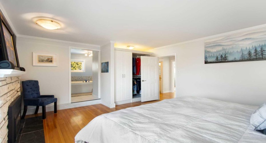 656 Willow Brook Drive, Calgary, Alberta T2J 1N8, 5 Bedrooms Bedrooms, ,4 BathroomsBathrooms,Residential,For Sale,Willow Brook,A2302207