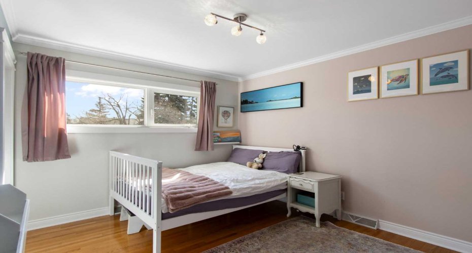 656 Willow Brook Drive, Calgary, Alberta T2J 1N8, 5 Bedrooms Bedrooms, ,4 BathroomsBathrooms,Residential,For Sale,Willow Brook,A2302207