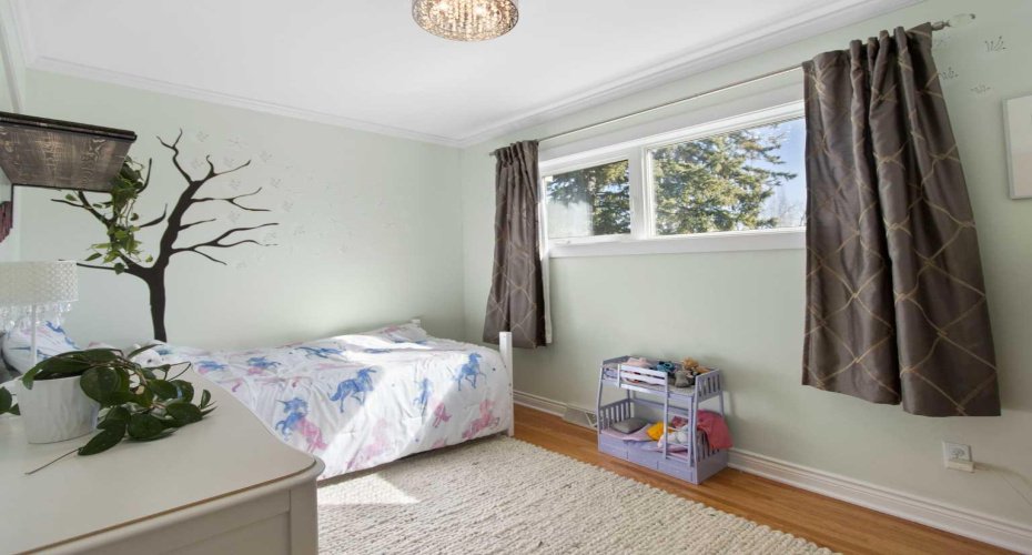 656 Willow Brook Drive, Calgary, Alberta T2J 1N8, 5 Bedrooms Bedrooms, ,4 BathroomsBathrooms,Residential,For Sale,Willow Brook,A2302207