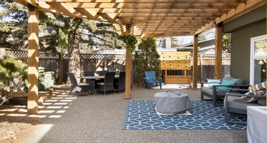 656 Willow Brook Drive, Calgary, Alberta T2J 1N8, 5 Bedrooms Bedrooms, ,4 BathroomsBathrooms,Residential,For Sale,Willow Brook,A2302207