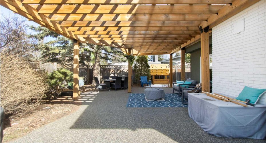 656 Willow Brook Drive, Calgary, Alberta T2J 1N8, 5 Bedrooms Bedrooms, ,4 BathroomsBathrooms,Residential,For Sale,Willow Brook,A2302207