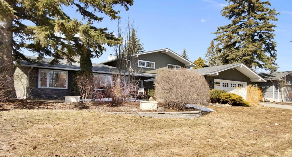 656 Willow Brook Drive, Calgary, Alberta T2J 1N8, 5 Bedrooms Bedrooms, ,4 BathroomsBathrooms,Residential,For Sale,Willow Brook,A2302207