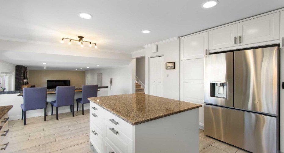 656 Willow Brook Drive, Calgary, Alberta T2J 1N8, 5 Bedrooms Bedrooms, ,4 BathroomsBathrooms,Residential,For Sale,Willow Brook,A2302207