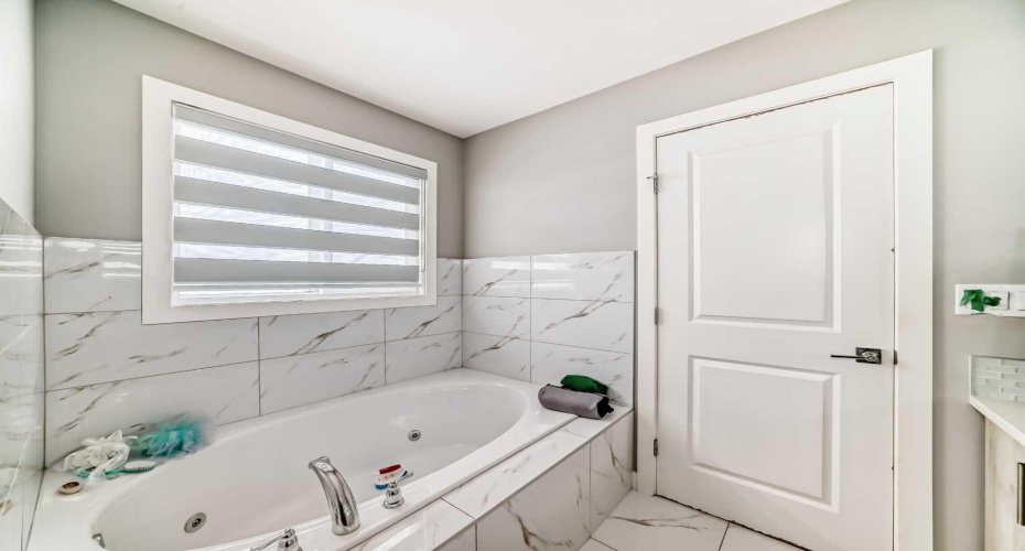 197 Baysprings Gardens, Airdrie, Alberta T4B5C5, 6 Bedrooms Bedrooms, ,4 BathroomsBathrooms,Residential,For Sale,Baysprings,A2290238