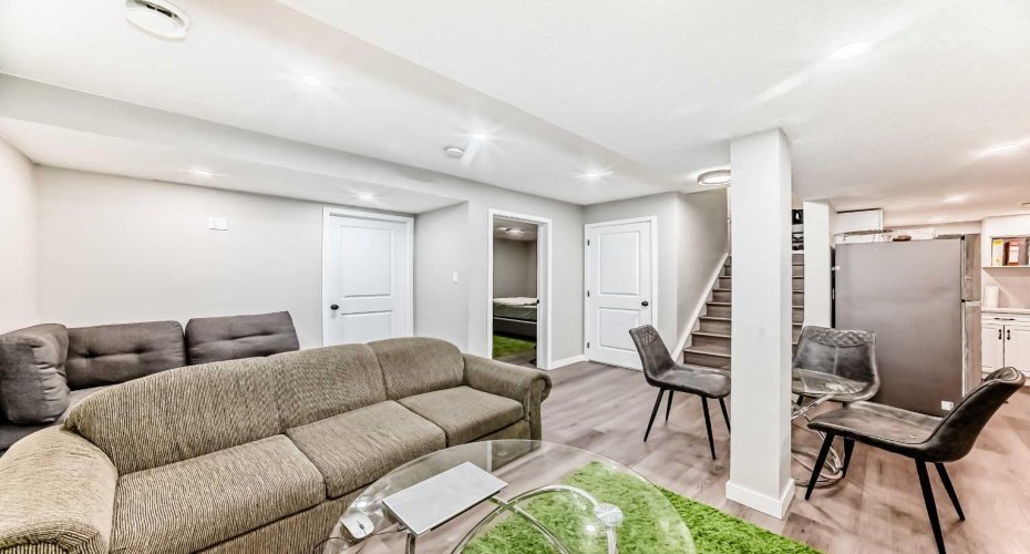 197 Baysprings Gardens, Airdrie, Alberta T4B5C5, 6 Bedrooms Bedrooms, ,4 BathroomsBathrooms,Residential,For Sale,Baysprings,A2290238