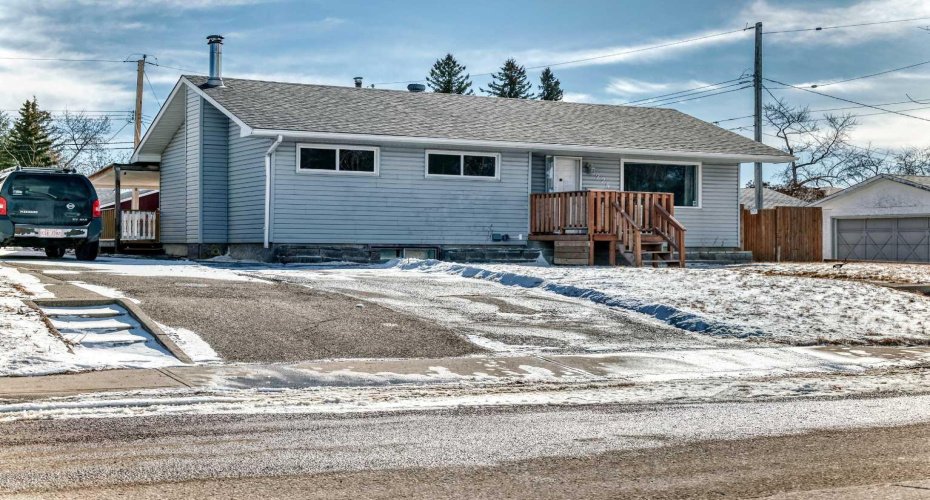 224 47 Street, Calgary, Alberta T2A 1P2, 5 Bedrooms Bedrooms, ,2 BathroomsBathrooms,Residential,For Sale,47,A2292822