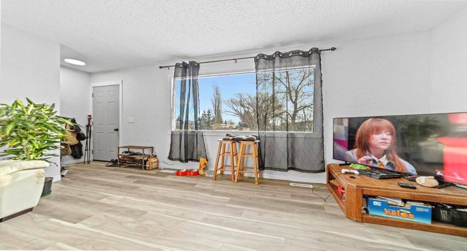 5444 50 Street, Camrose, Alberta T4V 3A8, 6 Bedrooms Bedrooms, ,2 BathroomsBathrooms,Residential,For Sale,50,A2293652