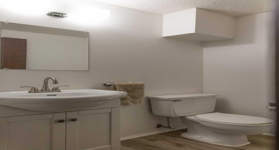 Basement 2 Pc Bathroom