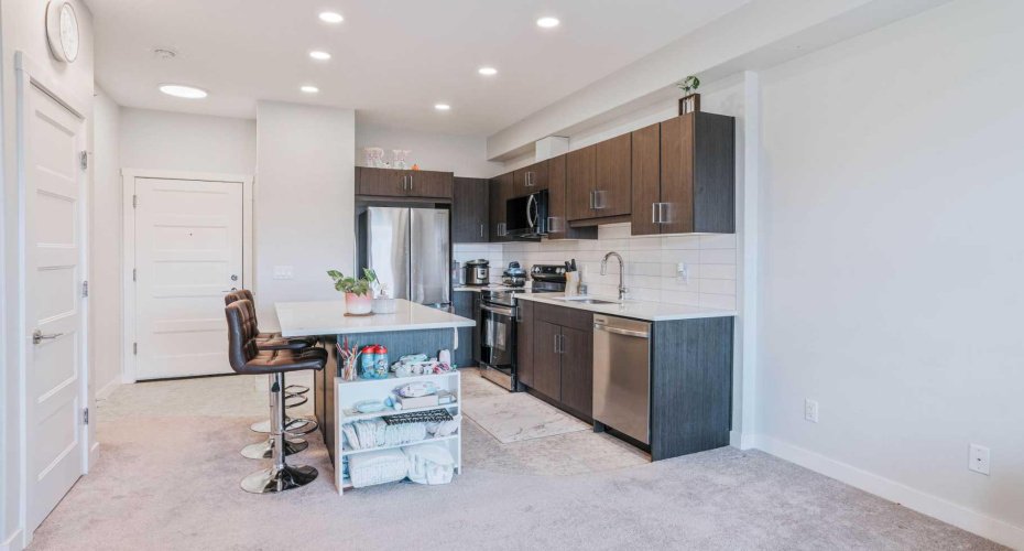 125 Wolf Hollow Crescent, Calgary, Alberta T2X 5K9, 2 Bedrooms Bedrooms, ,1 BathroomBathrooms,Residential,For Sale,Wolf Hollow,A2300115