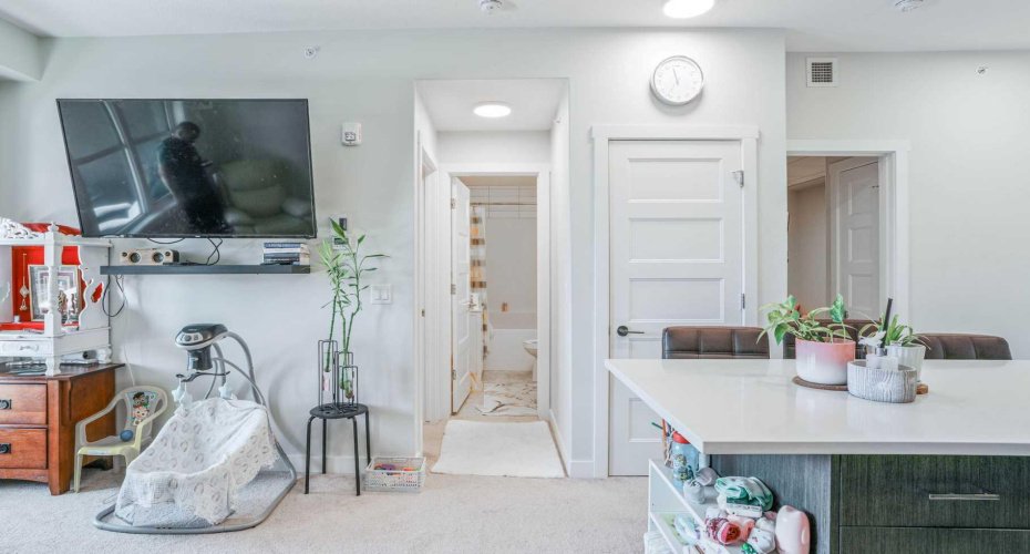 125 Wolf Hollow Crescent, Calgary, Alberta T2X 5K9, 2 Bedrooms Bedrooms, ,1 BathroomBathrooms,Residential,For Sale,Wolf Hollow,A2300115