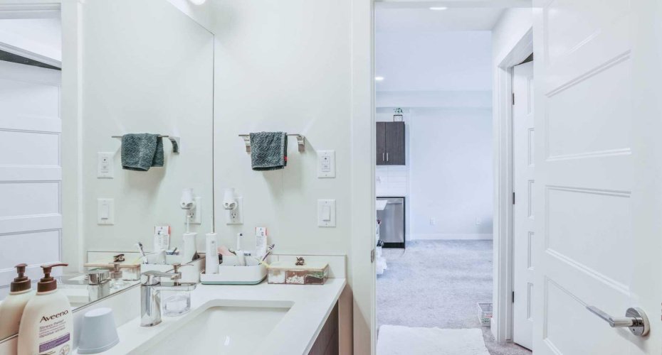 125 Wolf Hollow Crescent, Calgary, Alberta T2X 5K9, 2 Bedrooms Bedrooms, ,1 BathroomBathrooms,Residential,For Sale,Wolf Hollow,A2300115