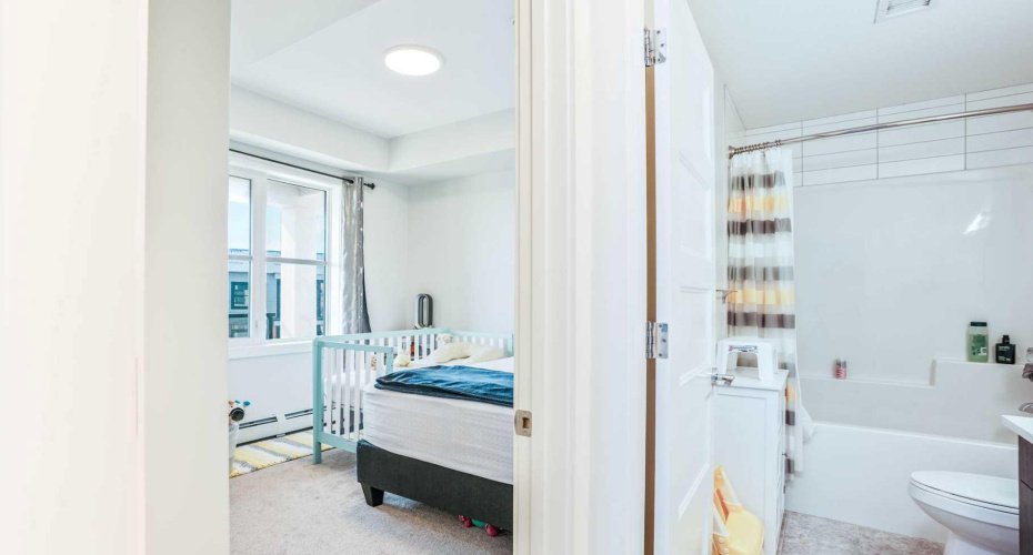 125 Wolf Hollow Crescent, Calgary, Alberta T2X 5K9, 2 Bedrooms Bedrooms, ,1 BathroomBathrooms,Residential,For Sale,Wolf Hollow,A2300115