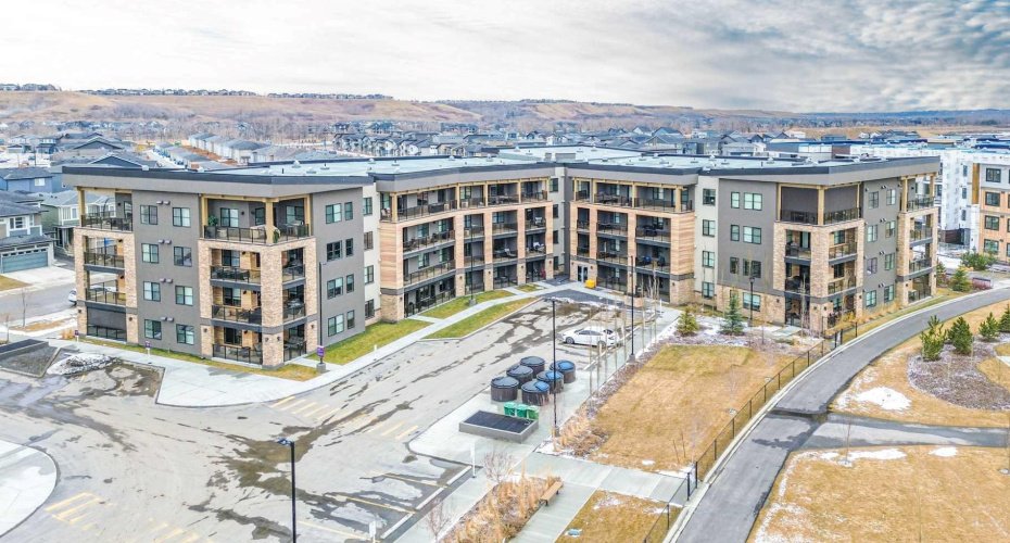 125 Wolf Hollow Crescent, Calgary, Alberta T2X 5K9, 2 Bedrooms Bedrooms, ,1 BathroomBathrooms,Residential,For Sale,Wolf Hollow,A2300115