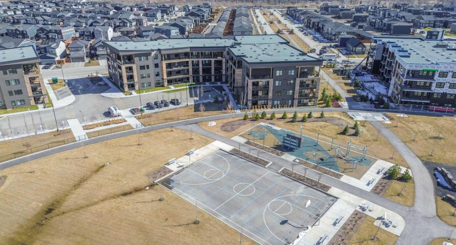 125 Wolf Hollow Crescent, Calgary, Alberta T2X 5K9, 2 Bedrooms Bedrooms, ,1 BathroomBathrooms,Residential,For Sale,Wolf Hollow,A2300115