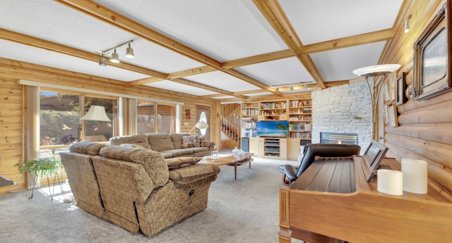 Bright Spacious Living Room