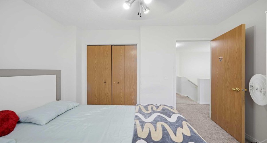 172 Castlebrook Road, Calgary, Alberta T3J 1P1, 5 Bedrooms Bedrooms, ,3 BathroomsBathrooms,Residential,For Sale,Castlebrook,A2301129