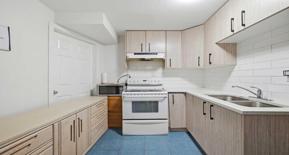 172 Castlebrook Road, Calgary, Alberta T3J 1P1, 5 Bedrooms Bedrooms, ,3 BathroomsBathrooms,Residential,For Sale,Castlebrook,A2301129